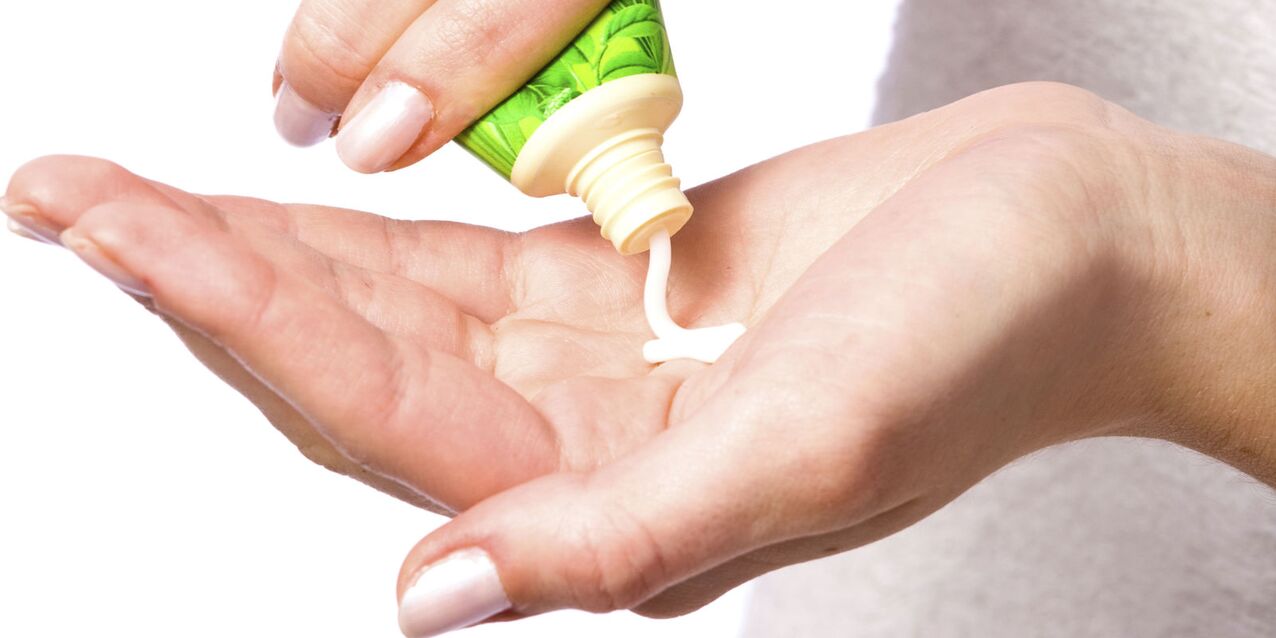 A gyulladáscsökkentő kenőcsöket az ujjak ízületeinek fájdalmának enyhítésére használják. 